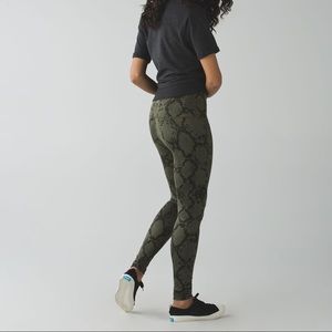 Snake print Lulu wunder under leggings!!!